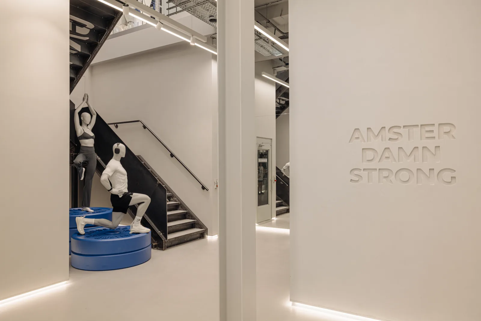 Microcement floor in Amsterdam store - seamless concrete look finish